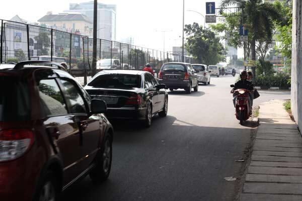 Cara Menghadapi Motor Lawan Arus