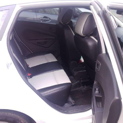 Over Kredit Mobil Ford Fiesta (putih)