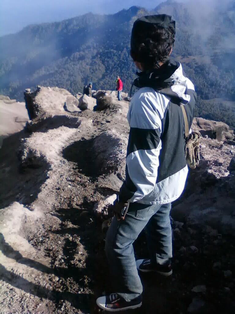 (Single Trip) Menuju Puncak Tertinggi Jawa