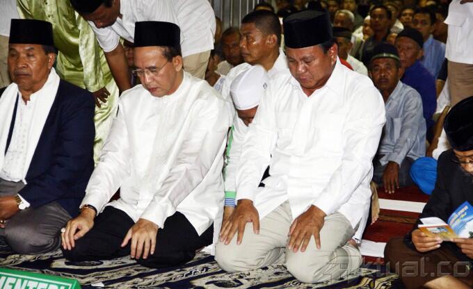 (inget masih kecil) Kaki Ane Digetok solat kaya gitu