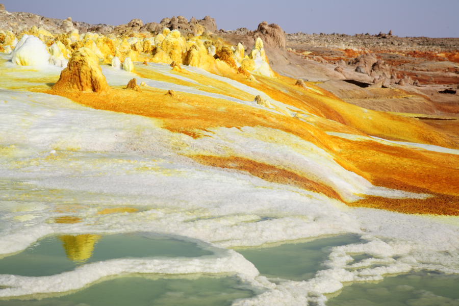 Pemandangan Kawah gunung berapi yang paling aneh dan unik 