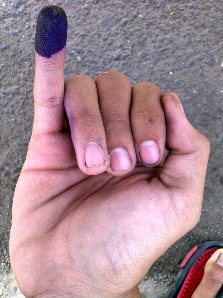 share pilpres 2014 "ada yang salah dengan jari telunjuk ?"