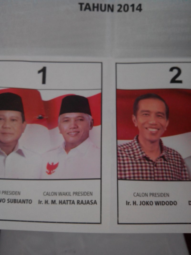 Gan ane udah salah coblos nih.. nyesel bgt.. gara2 sibuk motoin surat suaranya..