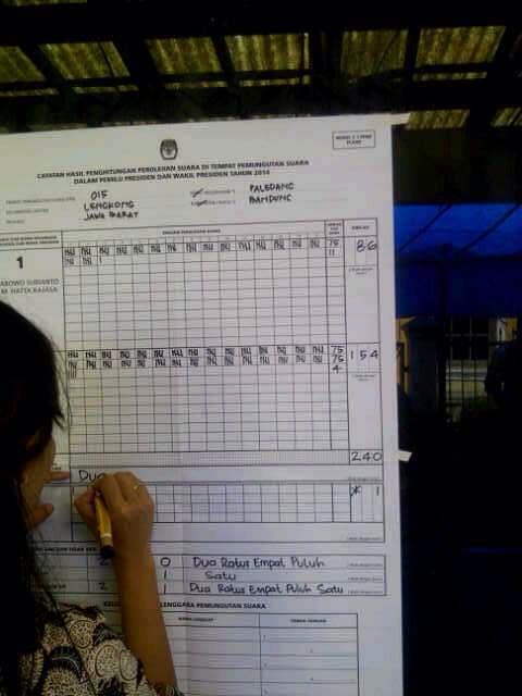 Ini gila 14 suara jadi 814 suara ?!!!