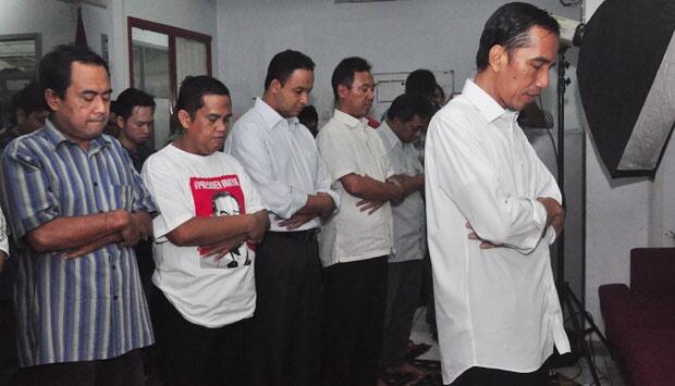 Jokowi Imam Salat Magrib di Tempo