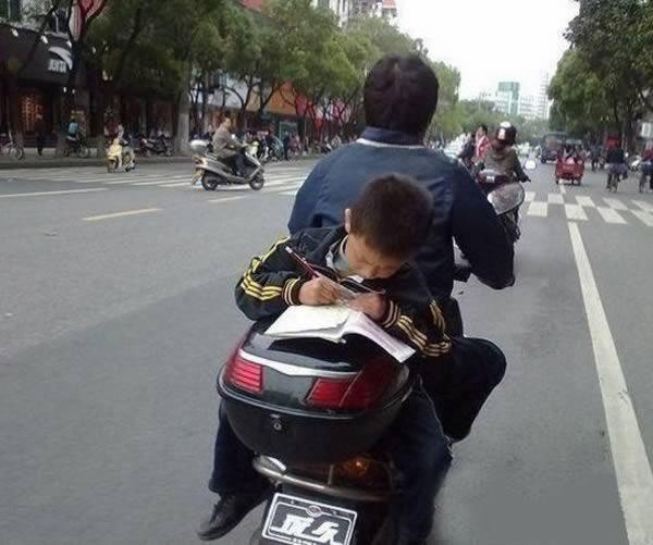 11 Foto-Foto Cara Belajar Paling Unik...Masuk Gan Biar Jadi Makin Rajin Belajar...!!!