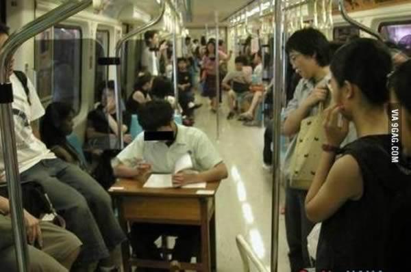 11 Foto-Foto Cara Belajar Paling Unik...Masuk Gan Biar Jadi Makin Rajin Belajar...!!!