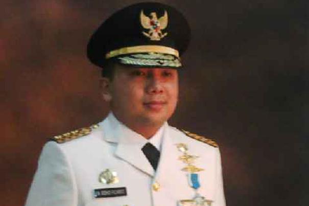 Gubernur Termuda Di Indonesia, Siapa dia?