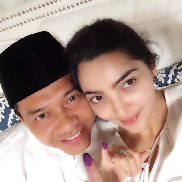 Selfie Para Seleb Pamerkan Jentik Ungu Usai Mencoblos di Pilpres 2014