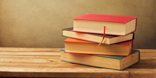 11 Alasan Kenapa Buku Adalah Kencan Terbaik Di Malam Minggu