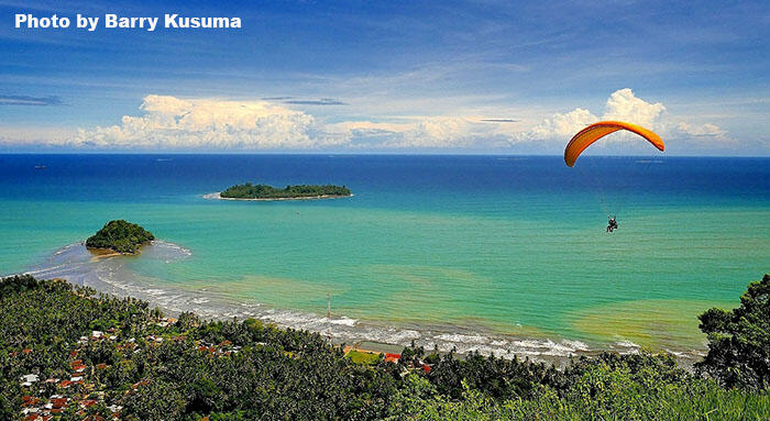 Keindahan Pantai Air Manis &amp; Legenda Batu Malin Kundang.