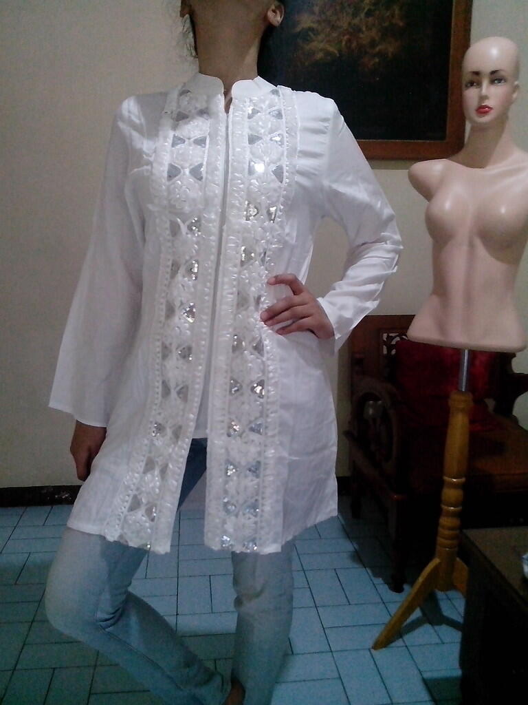 Atasan Putih Elegant Idul Fitri