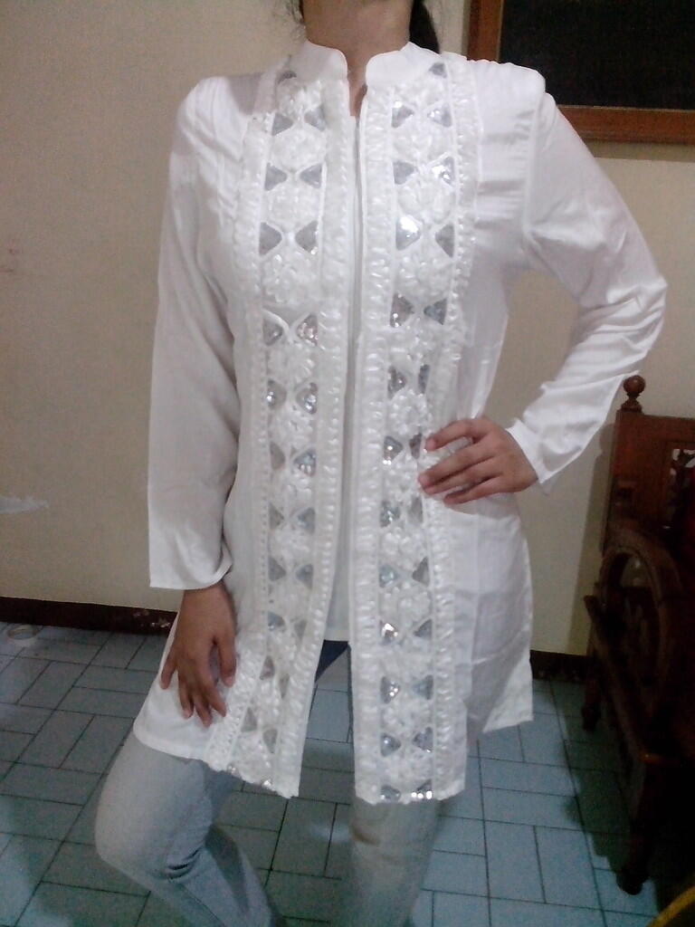 Atasan Putih Elegant Idul Fitri