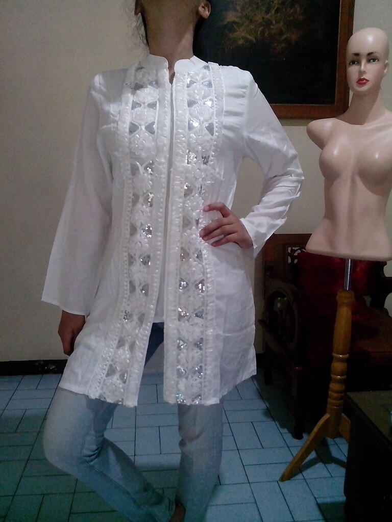 Atasan Putih Elegant Idul Fitri