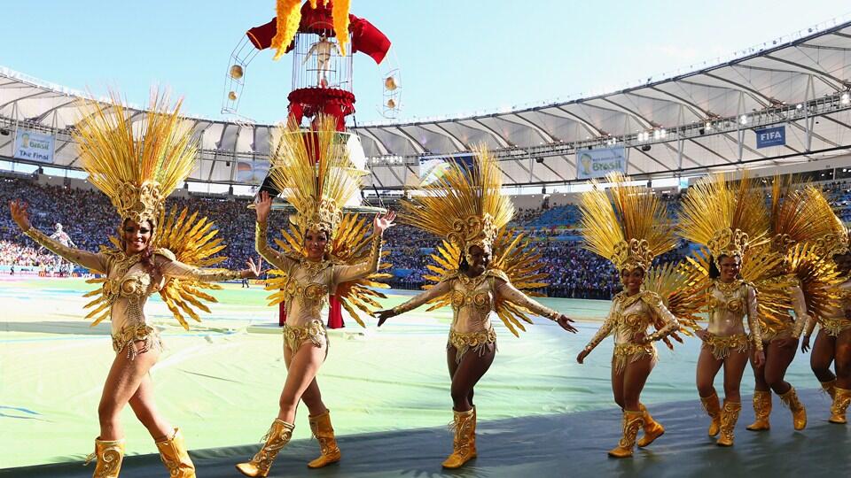 Gemerlap Suasana &quot;Closing Ceremony World Cup Brazil 2014&quot; (Hot &amp; Seksi)