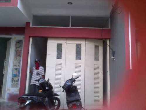 DI JUAL RUMAH 2 1/2 Lantai MINIMALIS MODERN BREND NEW