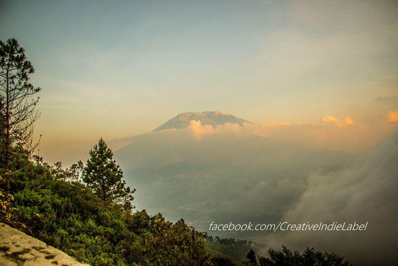 &#91; foto &#93; Puncak Dari Gunung di Jawa tengah 