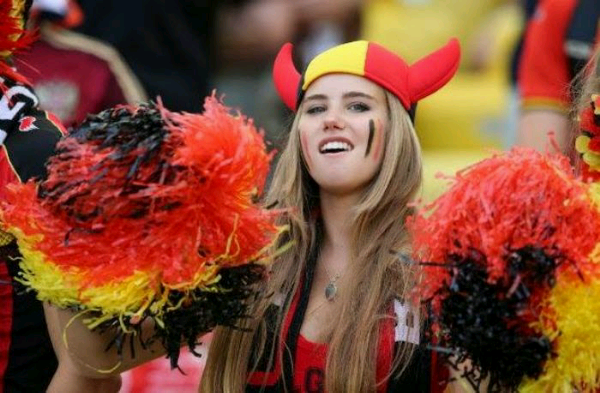 Suporter Cantik Belgia Jadi Model Usai Nonton Piala Dunia