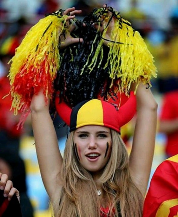 Suporter Cantik Belgia Jadi Model Usai Nonton Piala Dunia