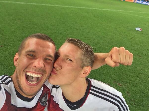 Pemain Jerman ini merayakannya dengan Selfie