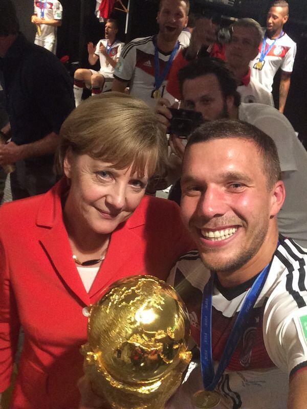 Pemain Jerman ini merayakannya dengan Selfie