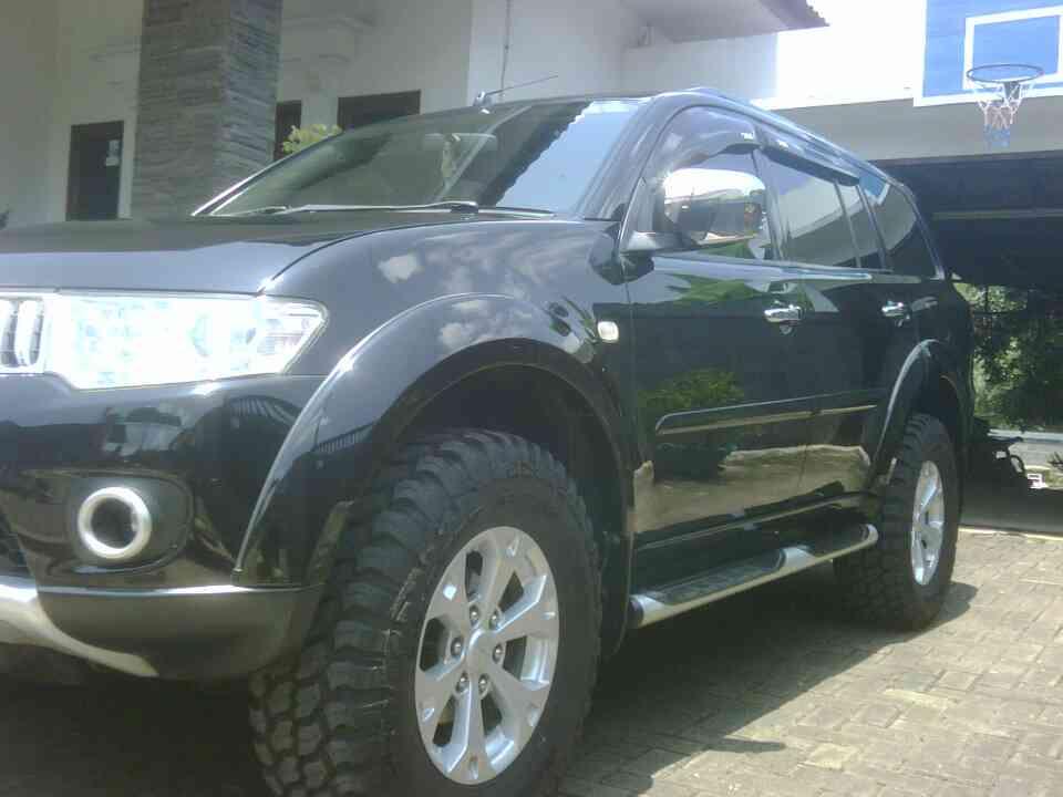 Terjual Ban besar pajero fortuner strada Achilles Desert 