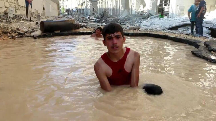 Cara kreatif anak-anak syria di tengah reruntuhan perang.