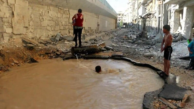 Cara kreatif anak-anak syria di tengah reruntuhan perang.