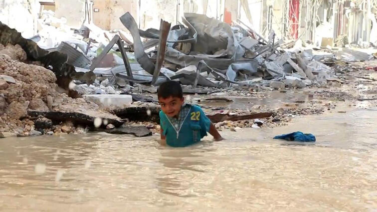 Cara kreatif anak-anak syria di tengah reruntuhan perang.