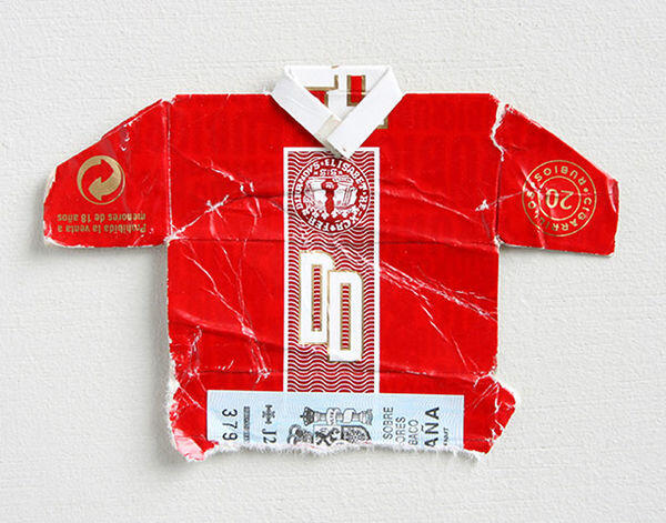 Ajib! Jersey Sepakbola Mini dari Bungkus Rokok Bekas Gan!