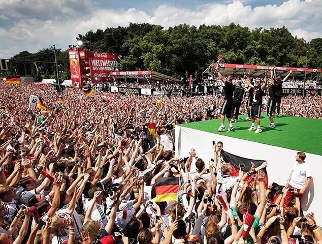 (PICT) Parade Penyambutan Sang Juara Piala Dunia Saat Pulang Ke Negaranya