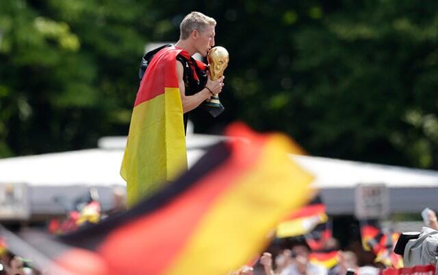 (PICT) Parade Penyambutan Sang Juara Piala Dunia Saat Pulang Ke Negaranya