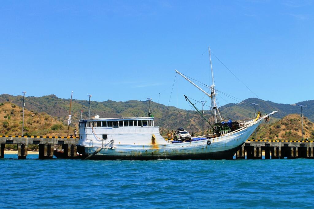 FOTO FOTO PULAU KOMODO SALAH SATU DARI 7 KEAJAIBAN DUNIA