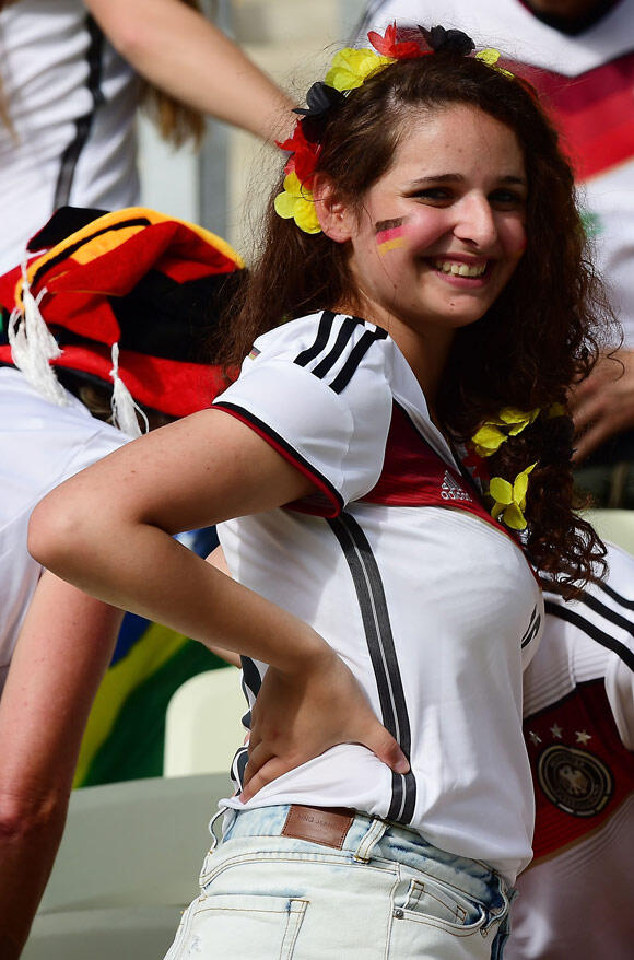 Adu Cantik Suporter Jerman VS Argentina