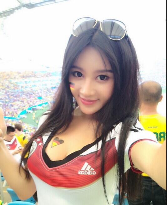 Adu Cantik Suporter Jerman VS Argentina