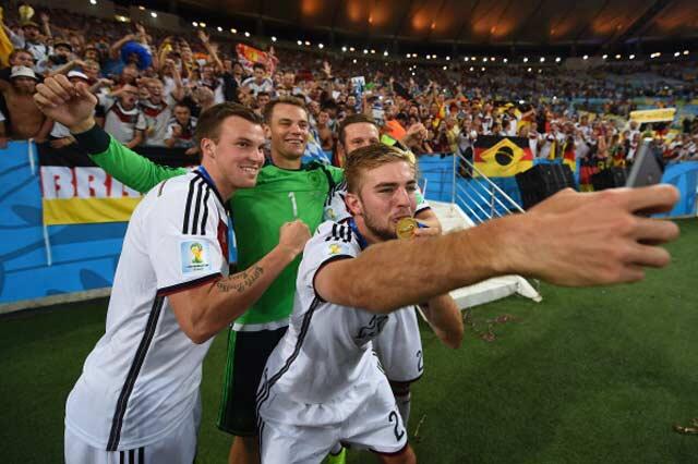 Pemain Jerman ini merayakannya dengan Selfie