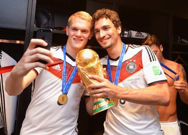 Pemain Jerman ini merayakannya dengan Selfie