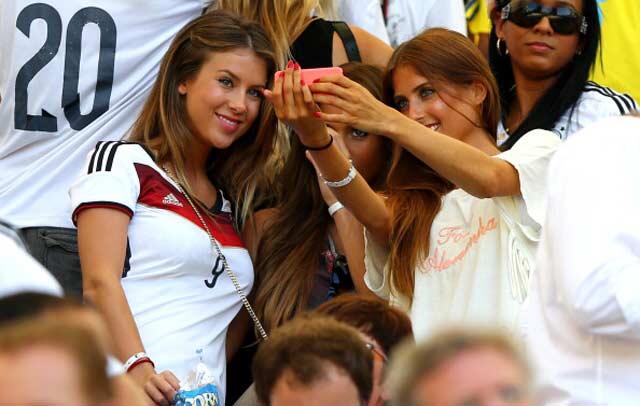 Pemain Jerman ini merayakannya dengan Selfie