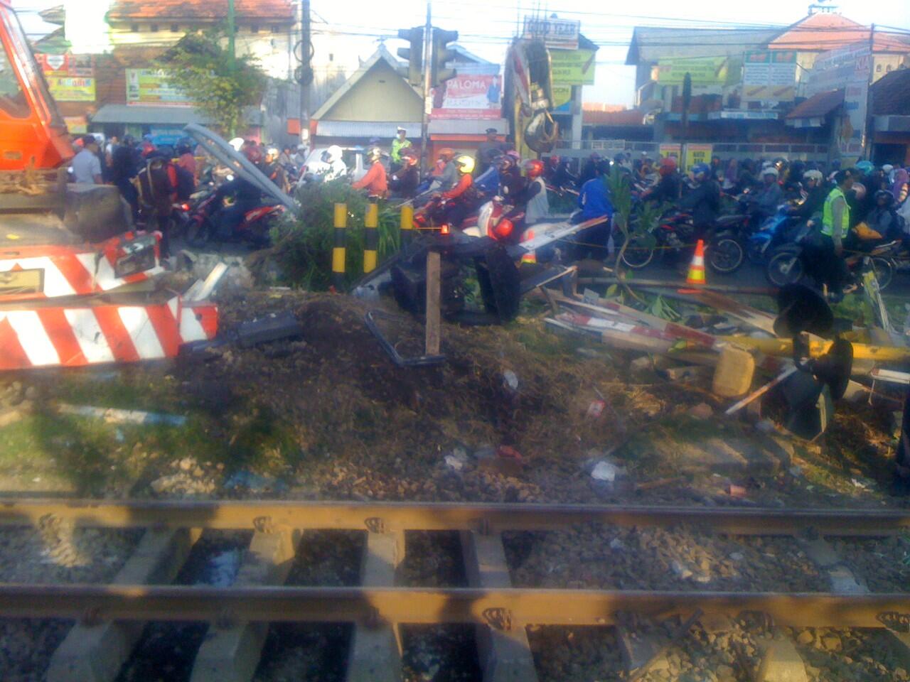 Kecelakaan Kereta Inspeksi vs Truk Crane di Sidoarjo