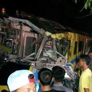 Kecelakaan Kereta Inspeksi vs Truk Crane di Sidoarjo