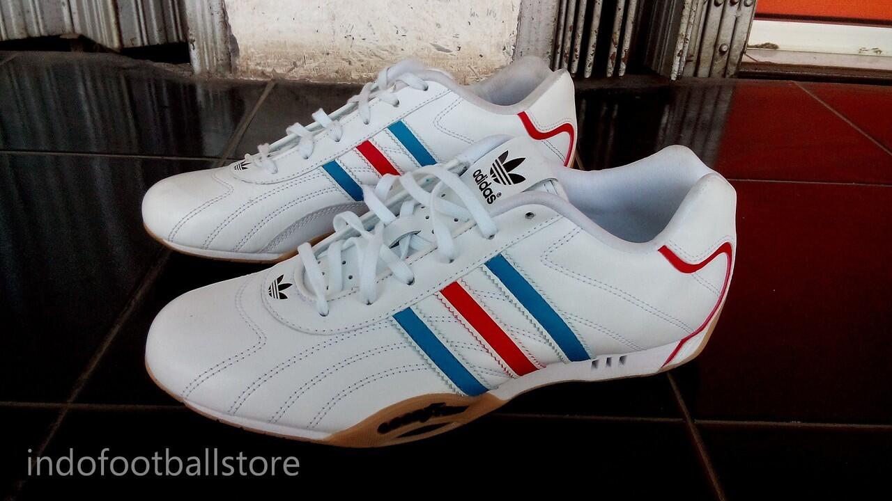 Terjual Sneakers Original Adidas  ZX  8000  Adidas  ZX  750 