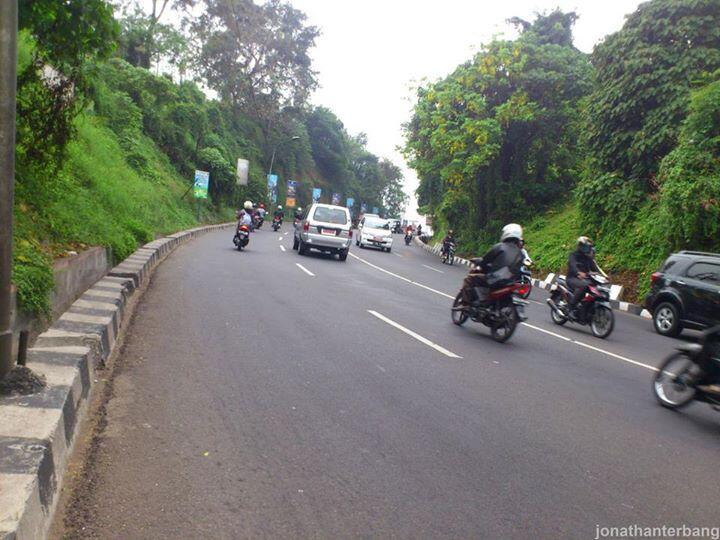 10 Jalan Terangker di Indonesia