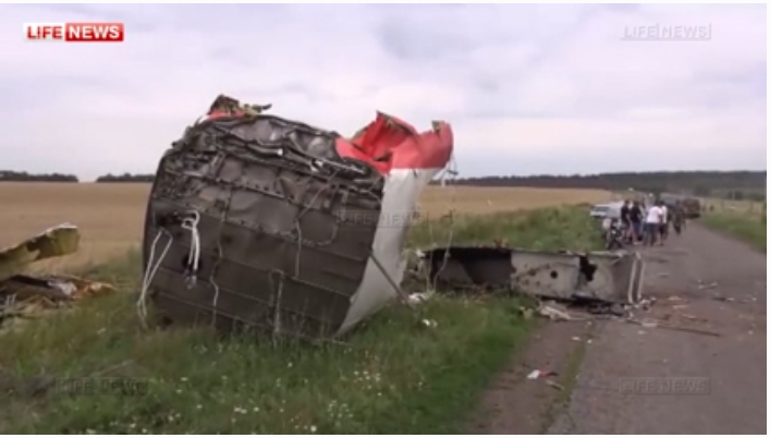 Foto-Foto ASLI dari TKP Jatuhnya Pesawat Malaysia Airlines MH17 di Ukraina +UPDATE