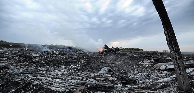 Foto-Foto ASLI dari TKP Jatuhnya Pesawat Malaysia Airlines MH17 di Ukraina +UPDATE