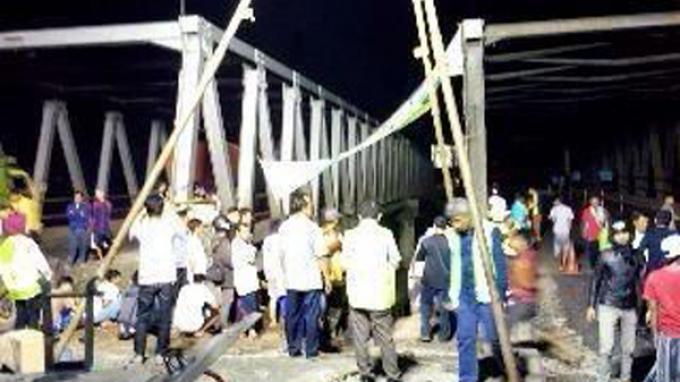 Breaking News Jembatan Comal AMBRUK