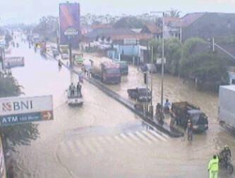 Jalur Pantura Terputus Krn Jembatan Comal ambles