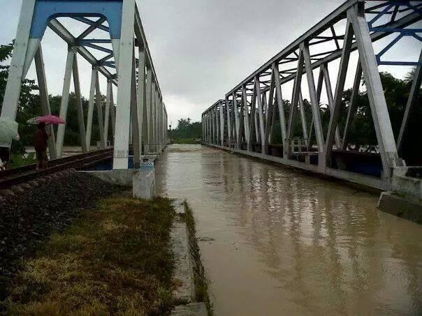 Jalur Pantura Terputus Krn Jembatan Comal ambles