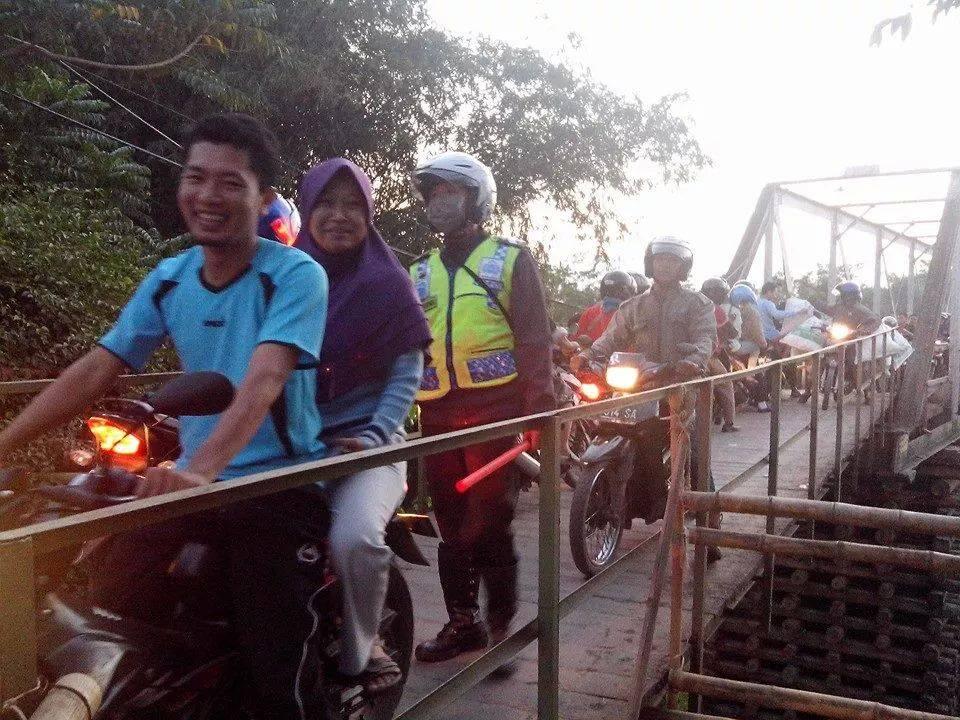 Jalur Pantura Terputus Krn Jembatan Comal ambles