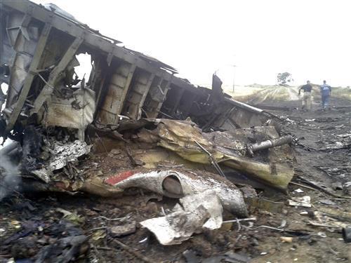 Update Foto Dan Video Jatuhnya Pesawat Malaysia Airlines MH-17 di Ukraina