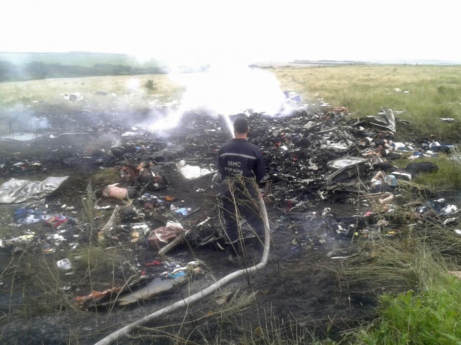 Update Foto Dan Video Jatuhnya Pesawat Malaysia Airlines MH-17 di Ukraina